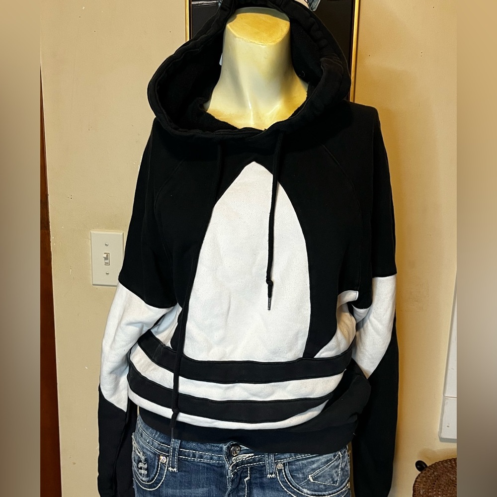 Black/white hoodie